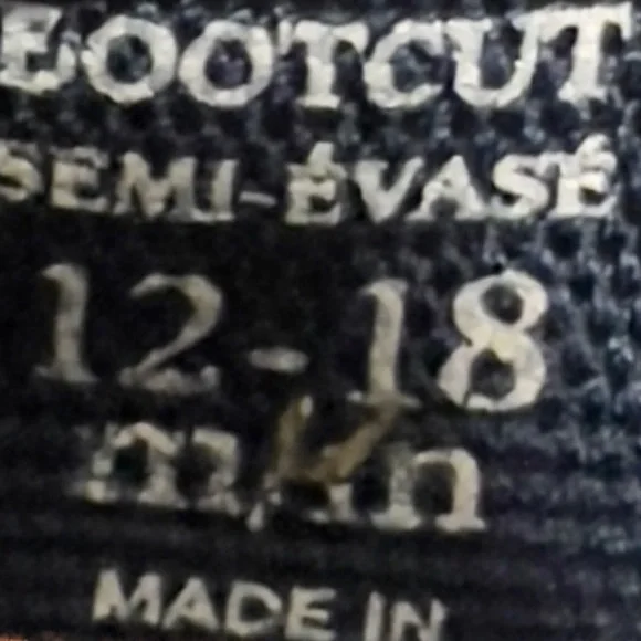 1989 PLACE Boys 12-18 month distressed blue jeans - Picture 3 of 3